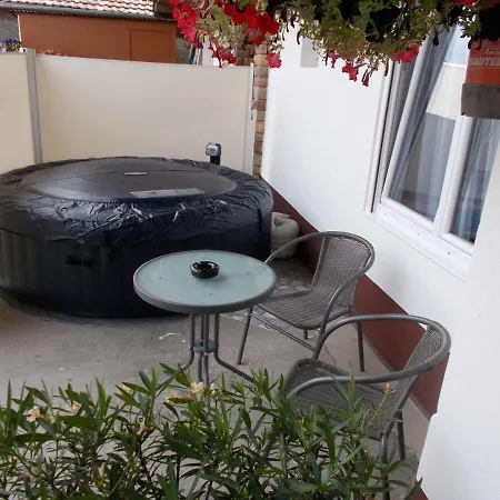 Christian Apartment *